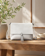 Borsa a Tracolla con Patta e Nodo Decorativo