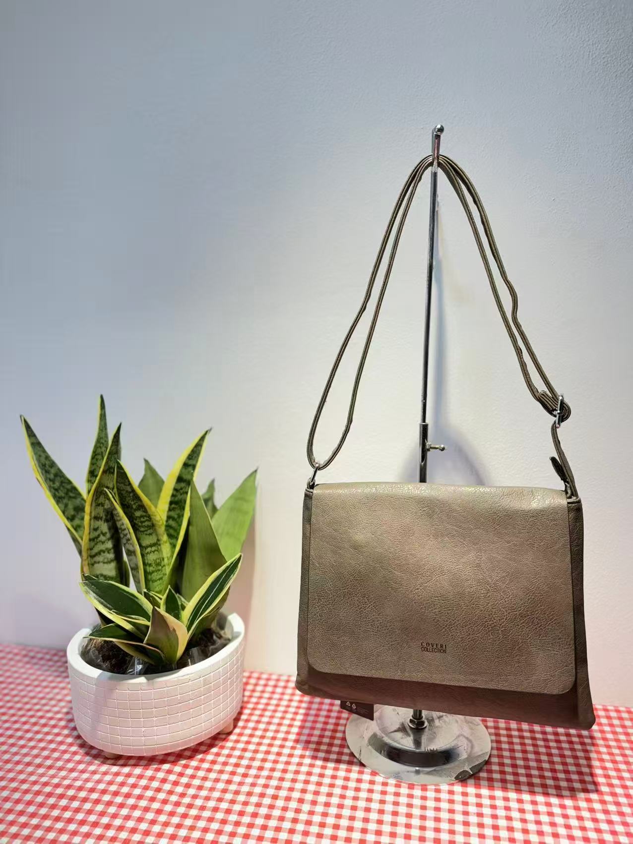 Borsa a spalla da donna color oro
